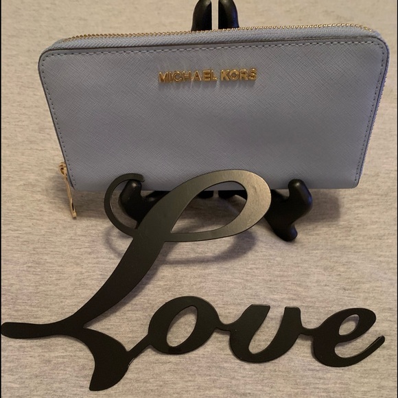 Michael Kors Handbags - NWOT Authentic MK Jet Set Continental Wallet